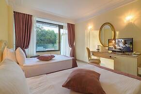 Palace Hotel - Sunny Day Resort