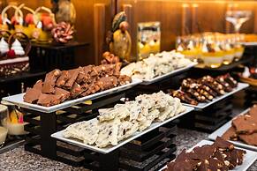 Palace Hotel - Sunny Day Resort