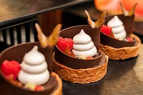 Palace Hotel - Sunny Day Resort