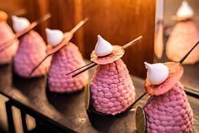 Palace Hotel - Sunny Day Resort