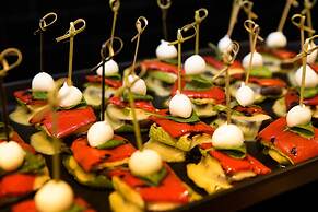 Palace Hotel - Sunny Day Resort