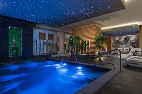 Palace Hotel - Sunny Day Resort