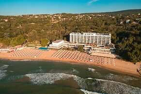 Palace Hotel - Sunny Day Resort