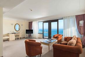 Palace Hotel - Sunny Day Resort