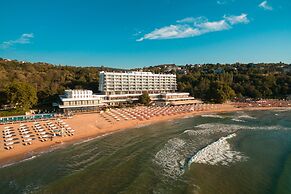 Palace Hotel - Sunny Day Resort