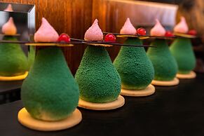 Palace Hotel - Sunny Day Resort