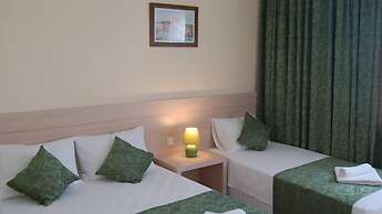 As Queen Beach Hotel