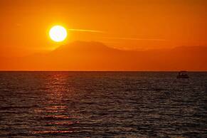 As Queen Beach Hotel