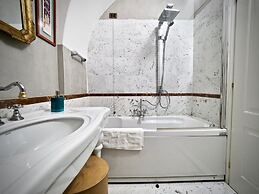 Elegante e Lussuosa Dimora Barnabiti