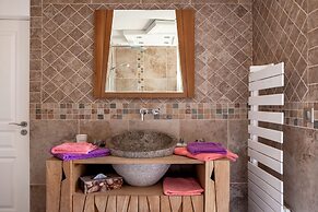 La Demeure Insoupconnée