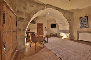 Taru Cave Suites
