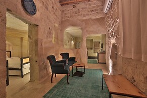 Taru Cave Suites