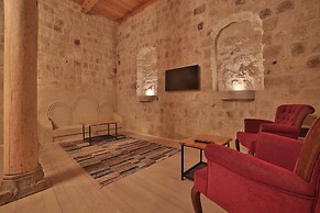 Taru Cave Suites
