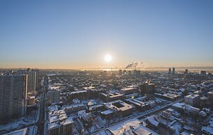 Stunning Suites Luxurious Downtown Condo