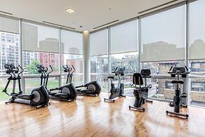 Stunning Suites Luxurious Downtown Condo