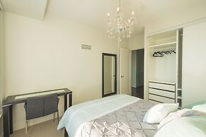 Stunning Suites Luxurious Downtown Condo
