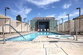 Stunning Suites Luxurious Downtown Condo