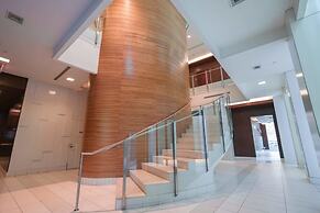 Stunning Suites Luxurious Downtown Condo