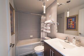 Stunning Suites Luxurious Downtown Condo