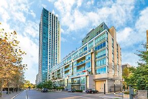 Stunning Suites Luxurious Downtown Condo