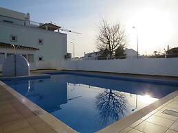 2 Bed Apartment With com Pool