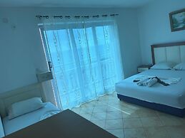 Apartments & Rooms Rozana