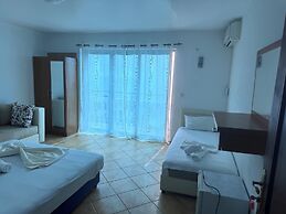 Apartments & Rooms Rozana