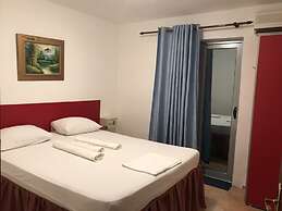 Apartments & Rooms Rozana