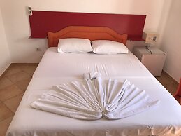 Apartments & Rooms Rozana