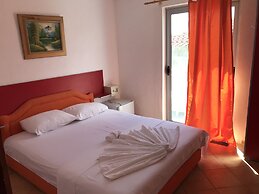 Apartments & Rooms Rozana