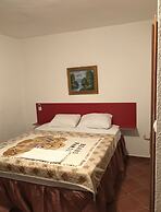 Apartments & Rooms Rozana