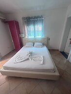 Apartments & Rooms Rozana