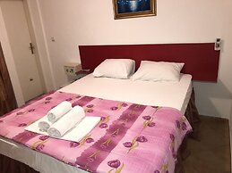 Apartments & Rooms Rozana