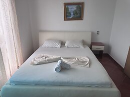 Apartments & Rooms Rozana