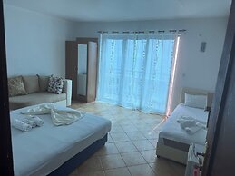 Apartments & Rooms Rozana