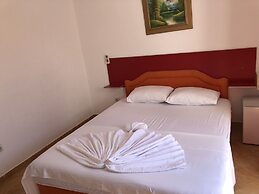 Apartments & Rooms Rozana