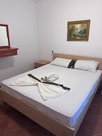 Apartments & Rooms Rozana