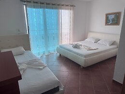 Apartments & Rooms Rozana