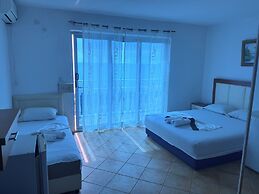 Apartments & Rooms Rozana