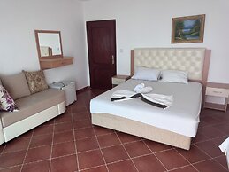 Apartments & Rooms Rozana