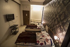 Gaurav Hotel