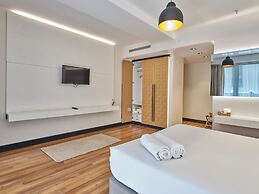 Four-G Hotel