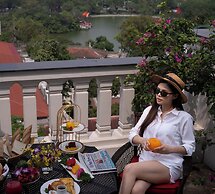 The Oriental Jade Hotel