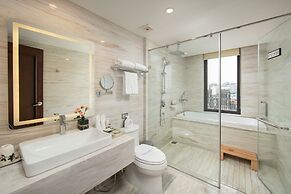 The Oriental Jade Hotel