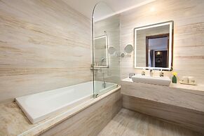 The Oriental Jade Hotel