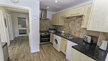 Clifton Court Apt 19 With Heated Pool