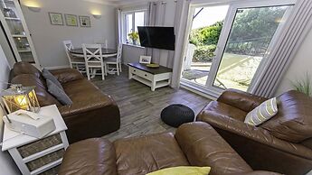 Clifton Court Apt 19 With Heated Pool