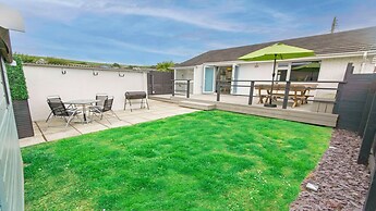 Sandbanks Sleeps 4 Beach Pass & 1 Dog