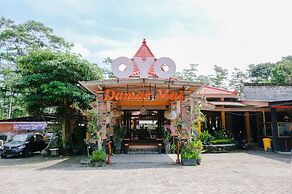 OYO 563 Damar Mas  Resort Lereng Kelud