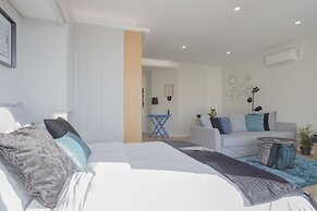 Liiiving | Bright Light Studio